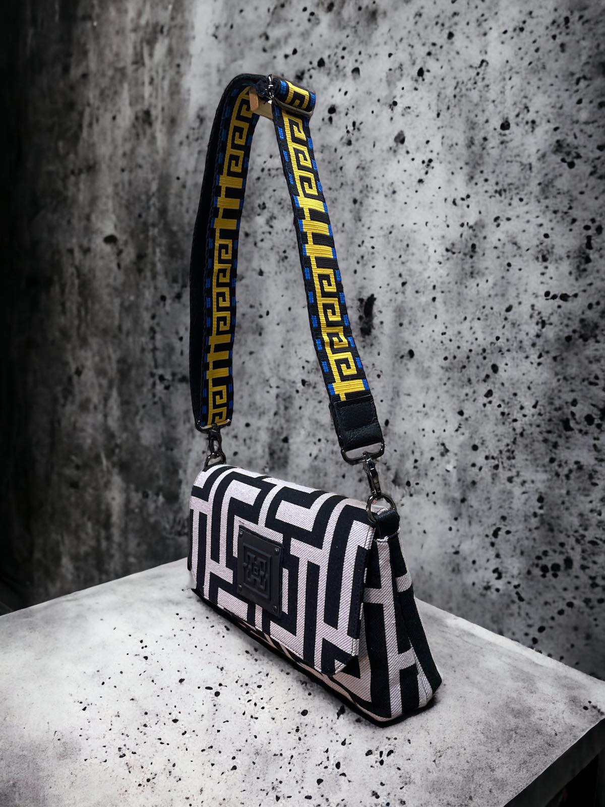 Midneto Aphrodite Shoulder Bag - Image 2