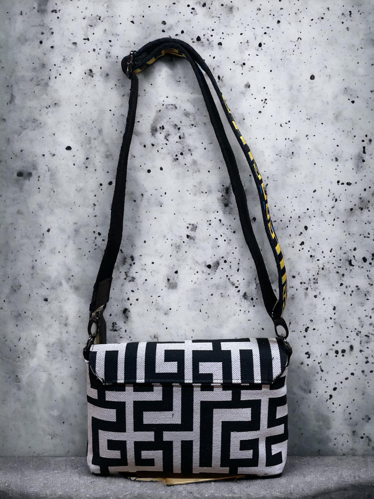 Midneto Aphrodite Shoulder Bag - Image 3