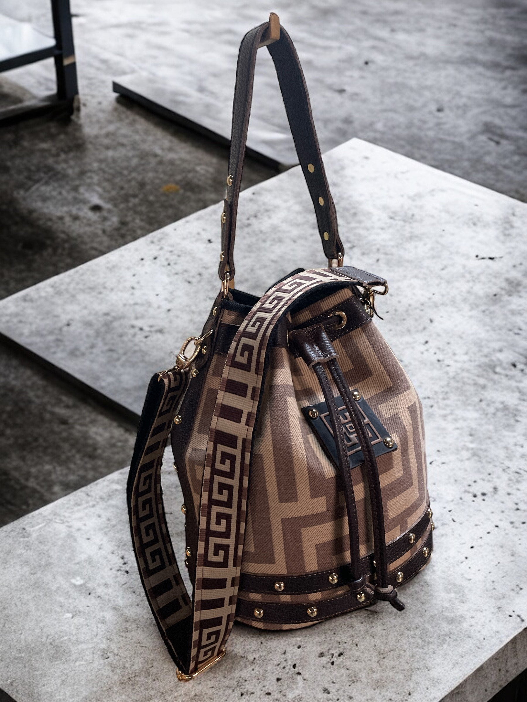 Midneto Nefeli Shoulder Bag Labyrinth, Σκούρο Καφέ-Μπεζ Χρώμα